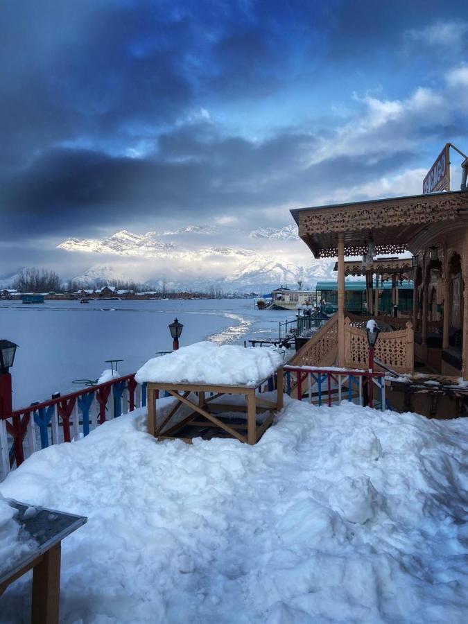 Chicago Group Of Houseboats Hotel Srīnagar Buitenkant foto