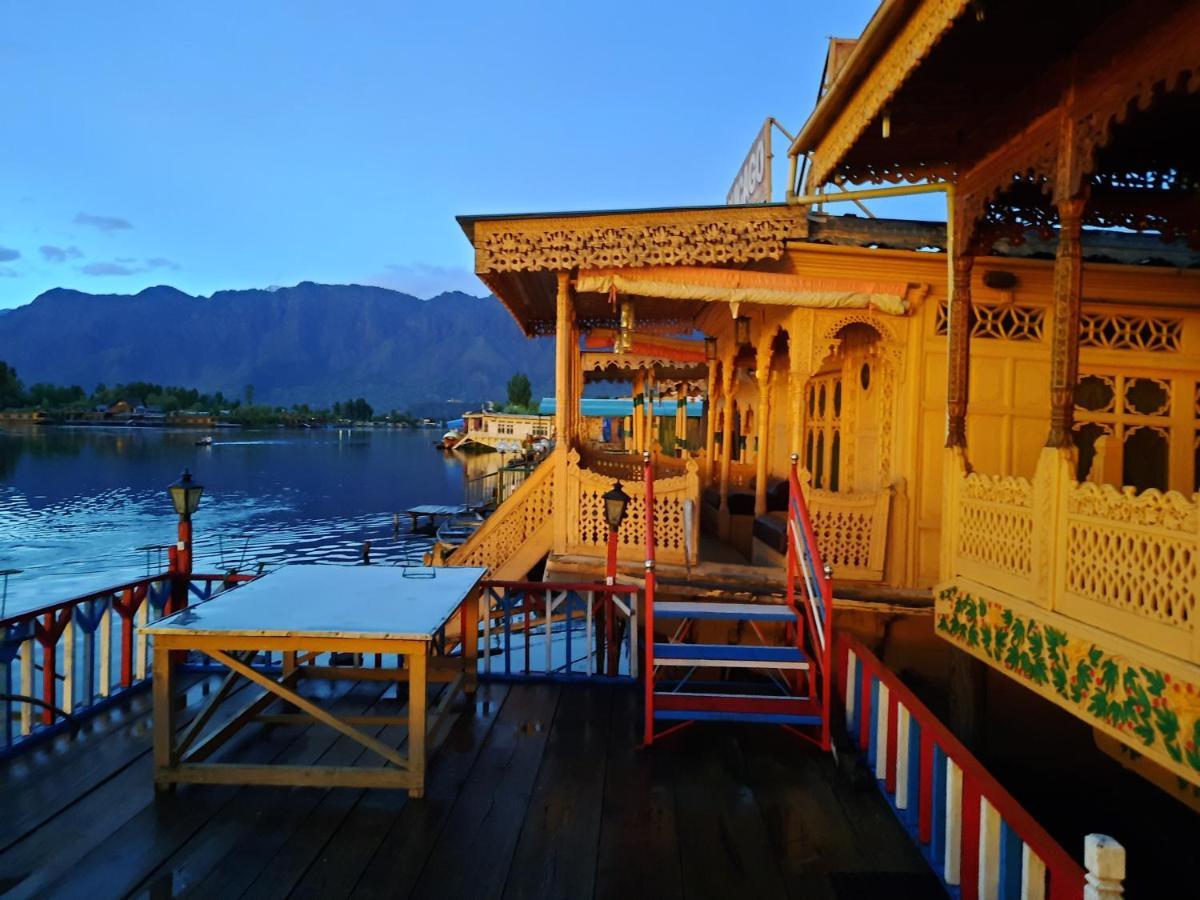 Chicago Group Of Houseboats Hotel Srīnagar Buitenkant foto