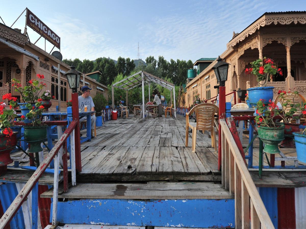 Chicago Group Of Houseboats Hotel Srīnagar Buitenkant foto