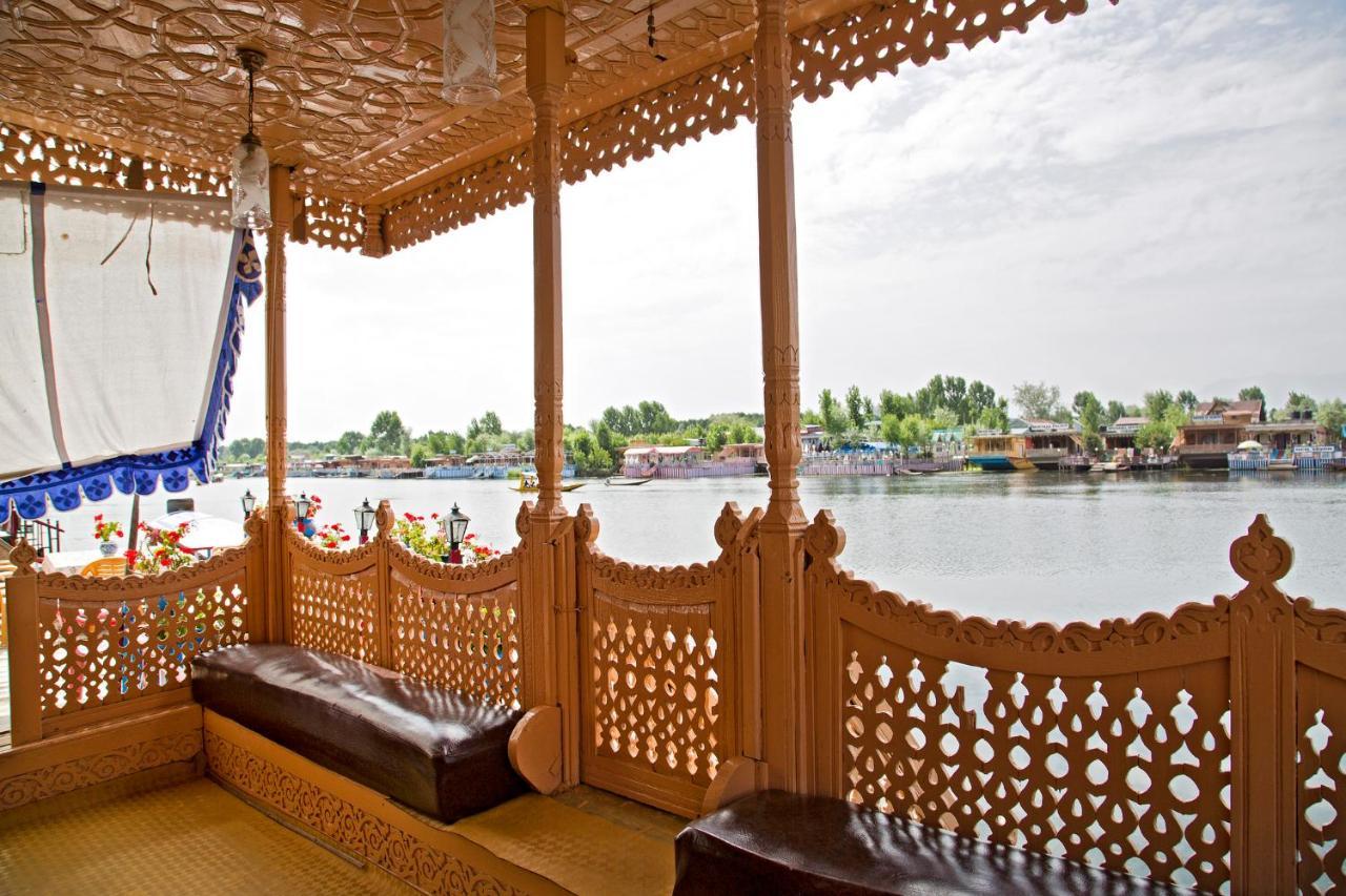 Chicago Group Of Houseboats Hotel Srīnagar Buitenkant foto