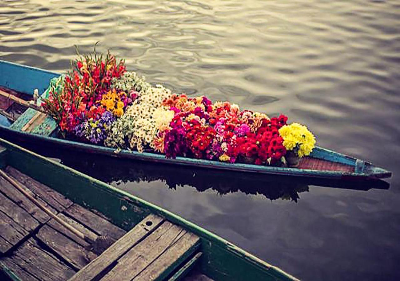 Chicago Group Of Houseboats Hotel Srīnagar Buitenkant foto